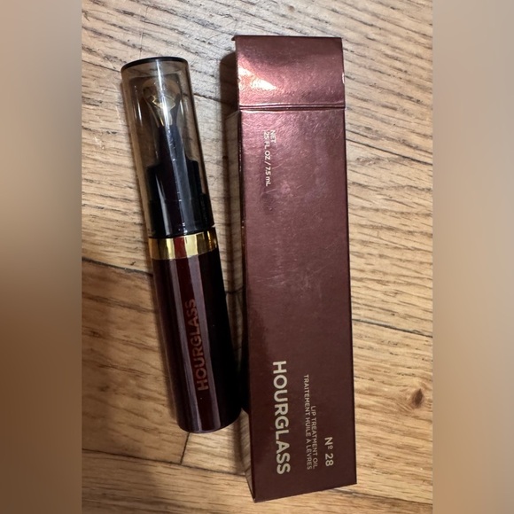 HOURGLASS N° 28 Lip Treatment Oil in At Night - Picture 3 of 4